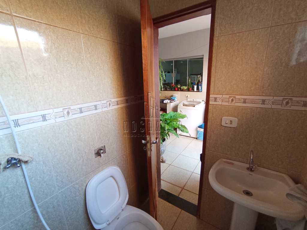 Casa em Jaboticabal, no bairro Parque das Araras