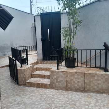 Casa em Jaboticabal, bairro Centro