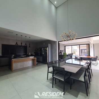 Casa de Condomínio em Bauru, bairro Jardim Shangri-Lá