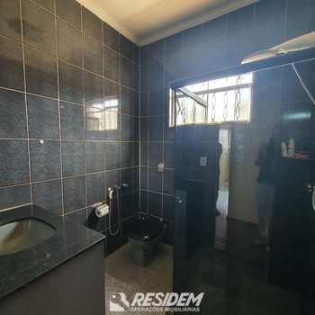 Casa de Condomínio em Bauru, bairro Samambaia Parque Residencial