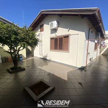Casa em Bauru, bairro Jd Carolina