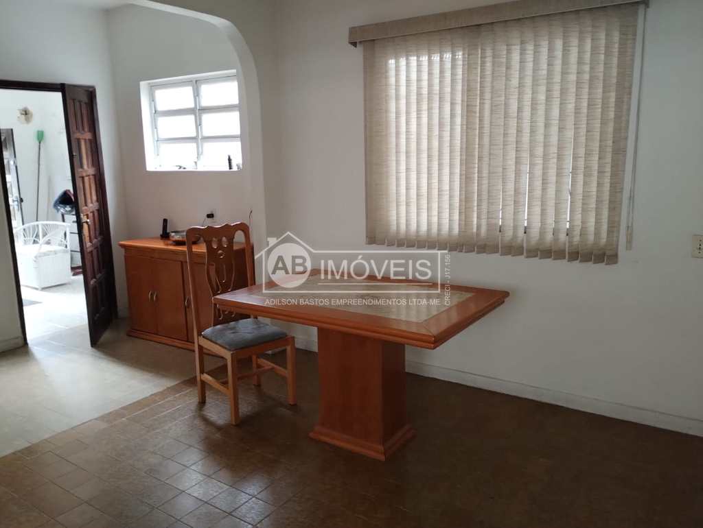 Sobrado em São Vicente, no bairro Vila Valença