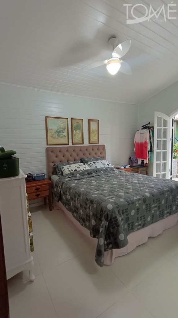 Casa em Bertioga, no bairro Indaiá