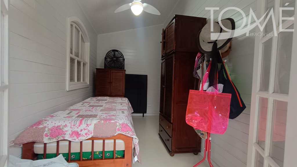 Casa em Bertioga, no bairro Indaiá
