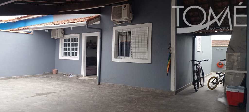 Casa em Bertioga, no bairro Centro