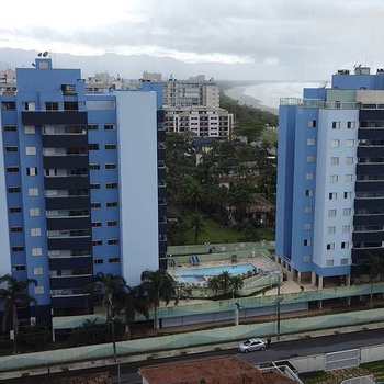 Apartamento em Bertioga, bairro Centro
