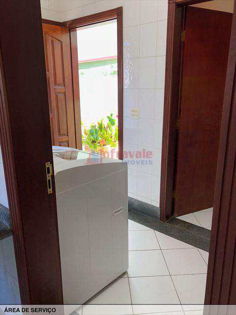 Casa de Condomínio em Jacareí, no bairro Jardim Coleginho