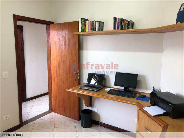 Casa de Condomínio em Jacareí, no bairro Jardim Coleginho