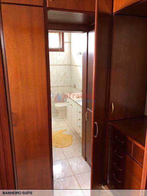 Casa de Condomínio em Jacareí, no bairro Jardim Coleginho