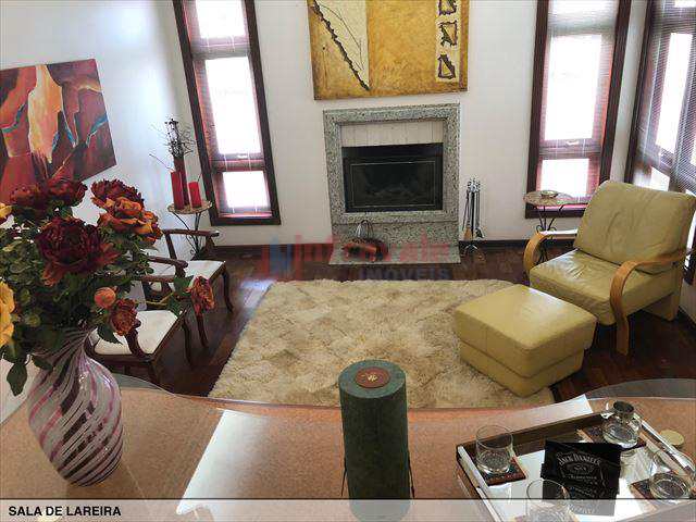 Casa de Condomínio em Jacareí, no bairro Jardim Coleginho