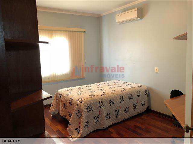 Casa de Condomínio em Jacareí, no bairro Jardim Coleginho