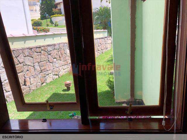 Casa de Condomínio em Jacareí, no bairro Jardim Coleginho