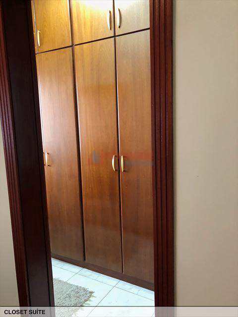 Casa de Condomínio em Jacareí, no bairro Jardim Coleginho