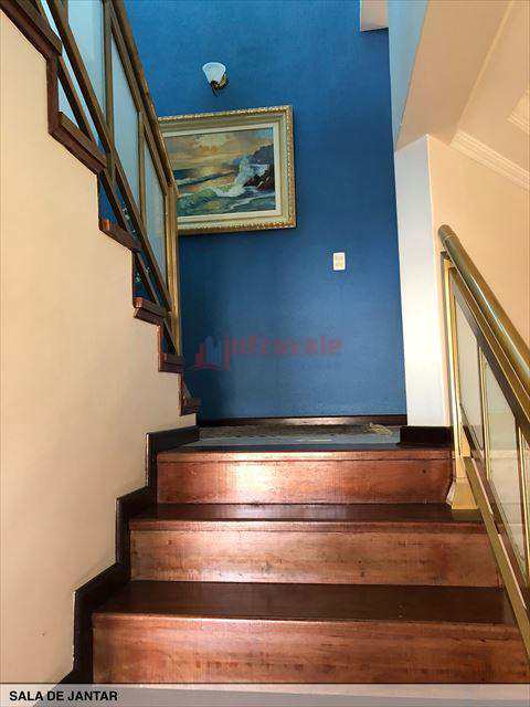 Casa de Condomínio em Jacareí, no bairro Jardim Coleginho