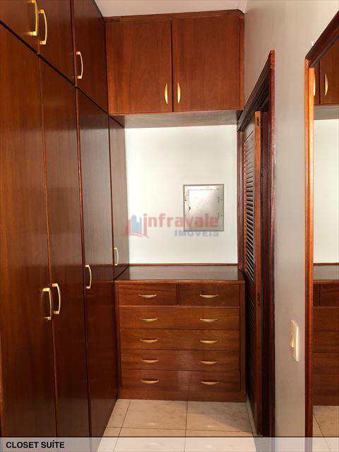 Casa de Condomínio em Jacareí, no bairro Jardim Coleginho