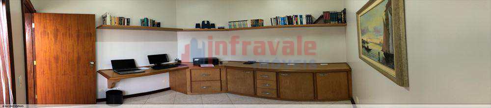 Casa de Condomínio em Jacareí, no bairro Jardim Coleginho