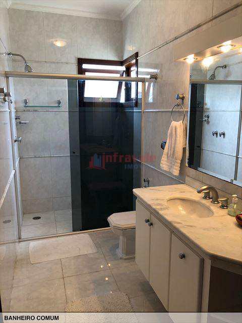 Casa de Condomínio em Jacareí, no bairro Jardim Coleginho