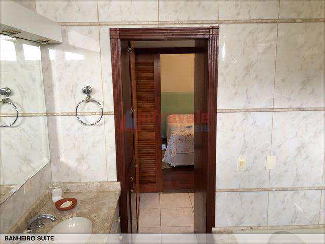 Casa de Condomínio em Jacareí, no bairro Jardim Coleginho