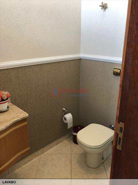 Casa de Condomínio em Jacareí, no bairro Jardim Coleginho