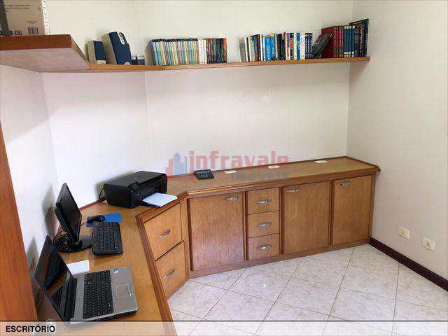 Casa de Condomínio em Jacareí, no bairro Jardim Coleginho