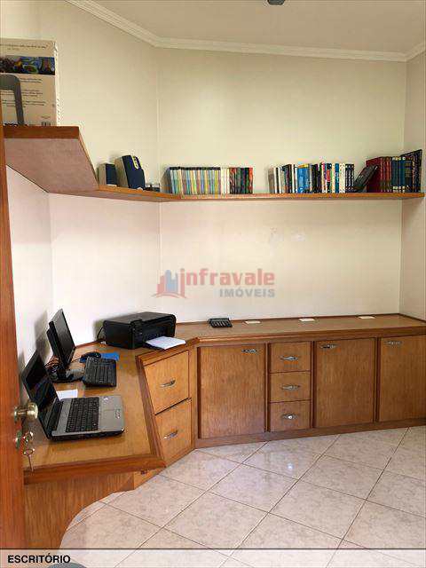 Casa de Condomínio em Jacareí, no bairro Jardim Coleginho