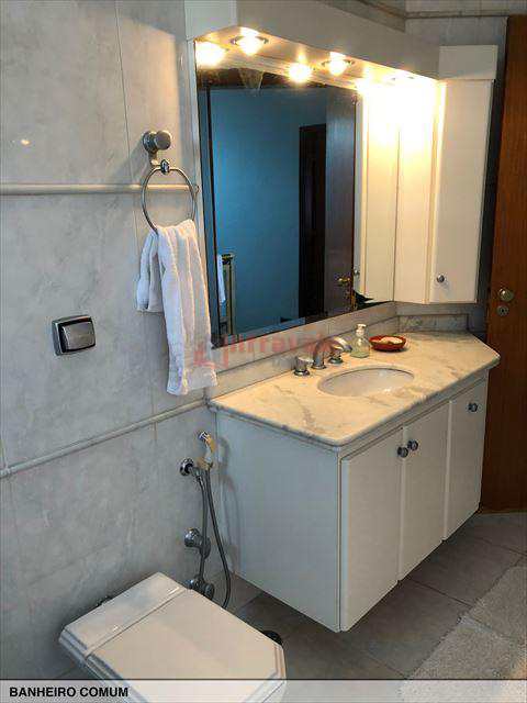 Casa de Condomínio em Jacareí, no bairro Jardim Coleginho