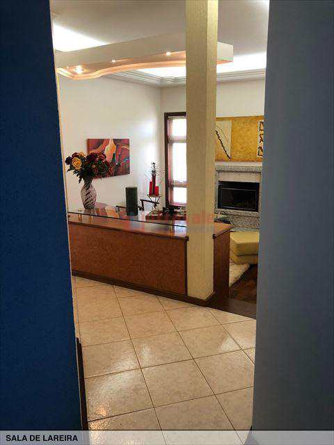 Casa de Condomínio em Jacareí, no bairro Jardim Coleginho