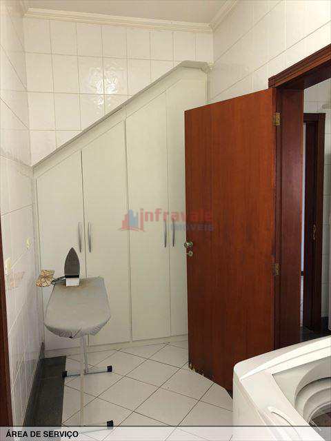 Casa de Condomínio em Jacareí, no bairro Jardim Coleginho