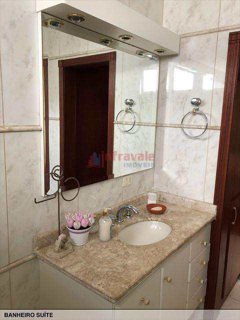 Casa de Condomínio em Jacareí, no bairro Jardim Coleginho