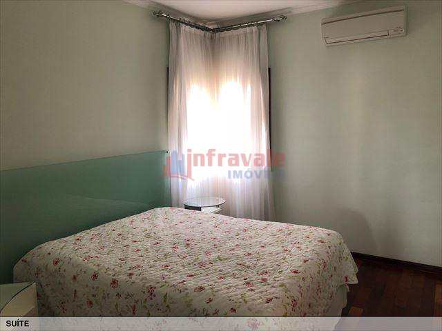 Casa de Condomínio em Jacareí, no bairro Jardim Coleginho