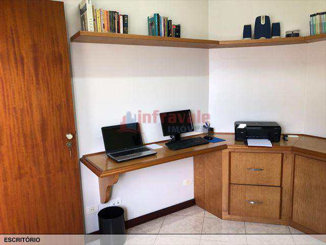 Casa de Condomínio em Jacareí, no bairro Jardim Coleginho