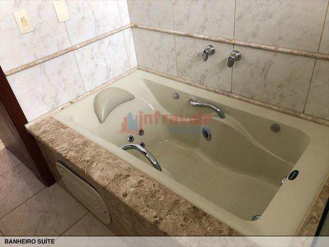 Casa de Condomínio em Jacareí, no bairro Jardim Coleginho