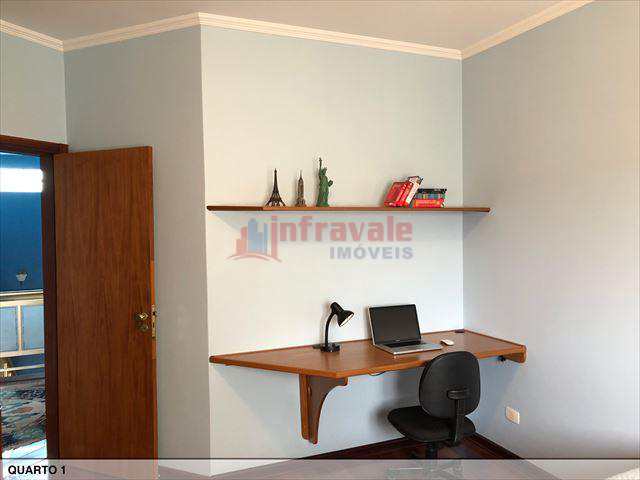 Casa de Condomínio em Jacareí, no bairro Jardim Coleginho