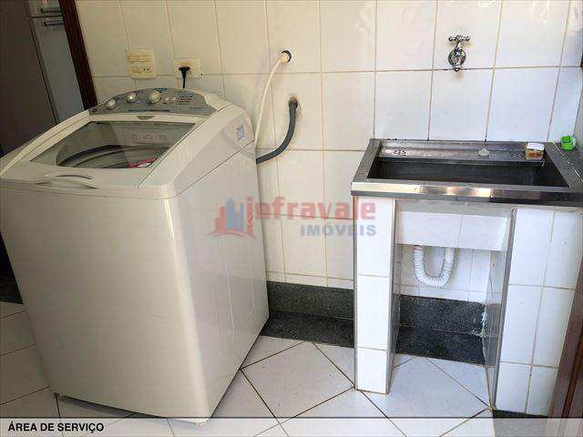 Casa de Condomínio em Jacareí, no bairro Jardim Coleginho