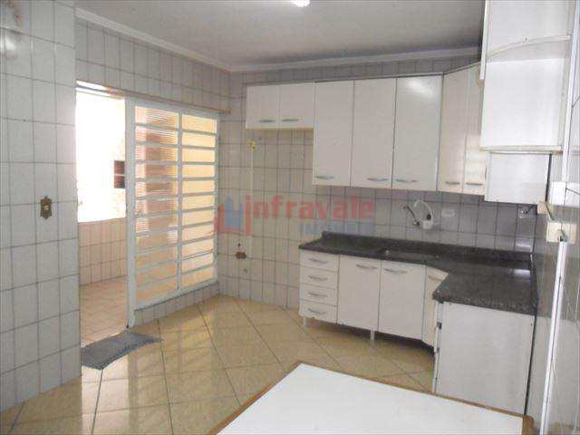 Casa em Jacareí, no bairro Jardim Santa Maria