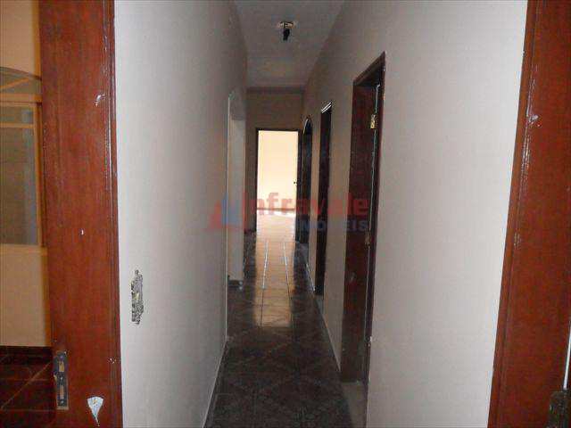 Casa em Jacareí, no bairro Jardim do Vale
