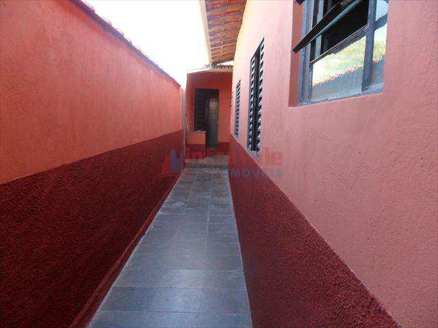 Casa em Jacareí, no bairro Jardim do Vale