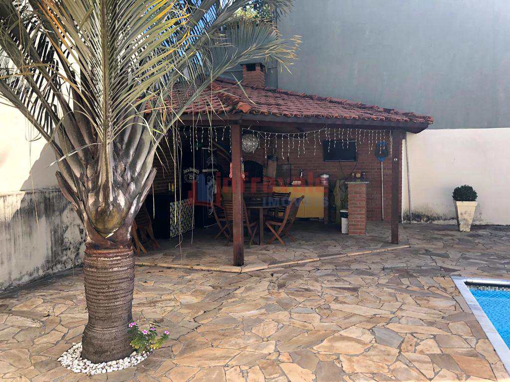 Casa de Condomínio em Jacareí, no bairro Jardim América