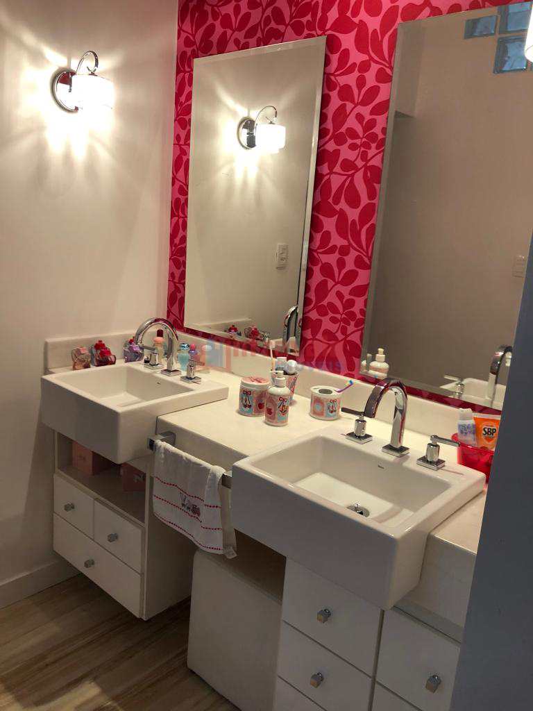 Casa de Condomínio em Jacareí, no bairro Jardim América