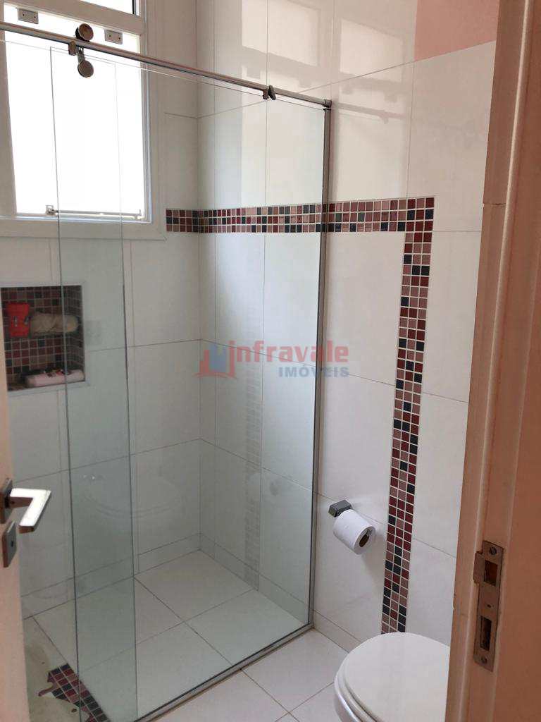 Casa de Condomínio em Jacareí, no bairro Jardim América
