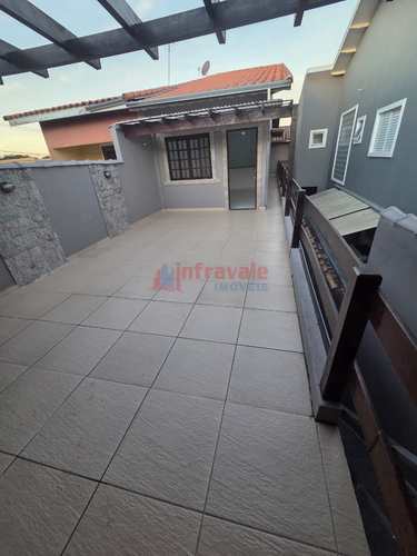 Casa, código 12063 em Jacareí, bairro Jardim Emília