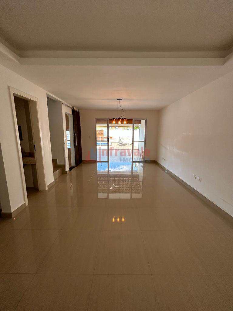 Sobrado de Condomínio em Jacareí, no bairro Loteamento Villa Branca