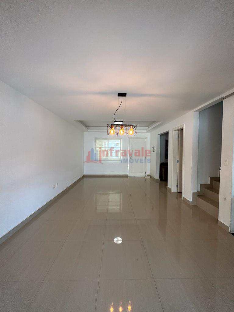 Sobrado de Condomínio em Jacareí, no bairro Loteamento Villa Branca