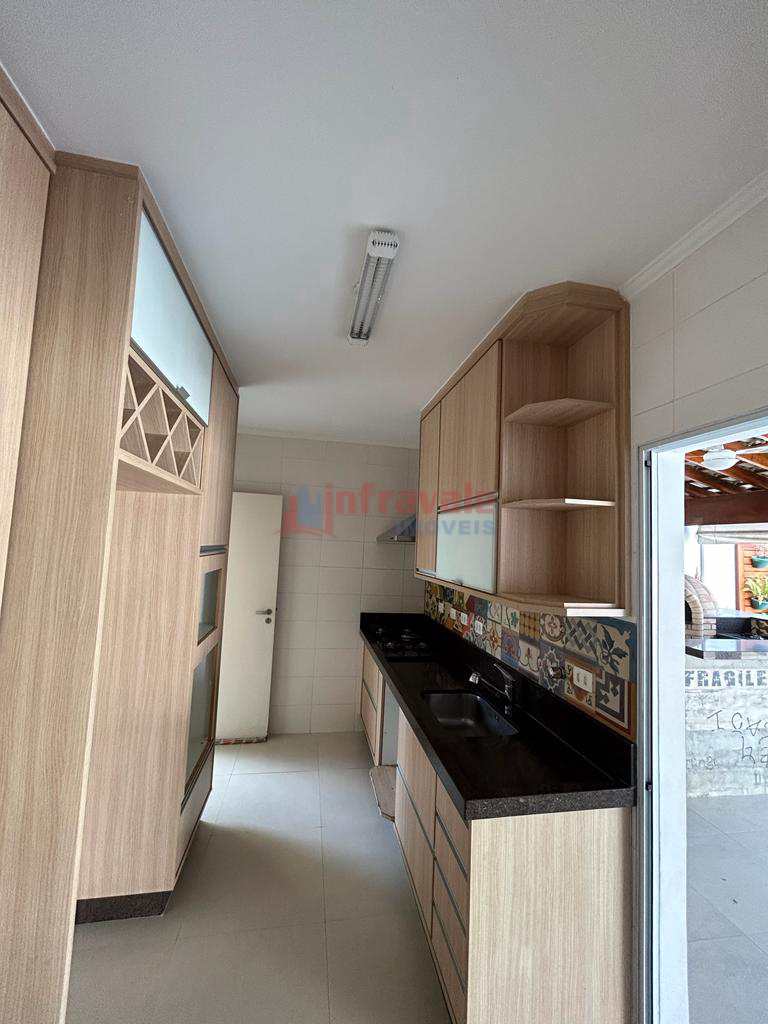 Sobrado de Condomínio em Jacareí, no bairro Loteamento Villa Branca