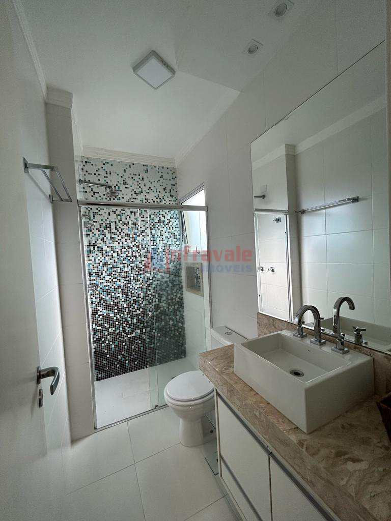 Sobrado de Condomínio em Jacareí, no bairro Loteamento Villa Branca