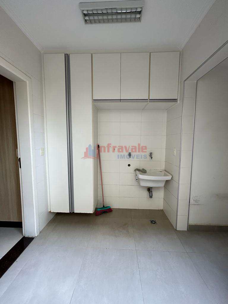 Sobrado de Condomínio em Jacareí, no bairro Loteamento Villa Branca