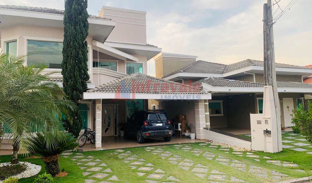 Sobrado de Condomínio em Jacareí, bairro Jardim Califórnia