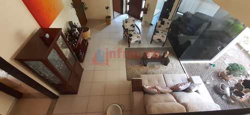 Casa de Condomínio, código 12831 em Jacareí, bairro Vila Zezé