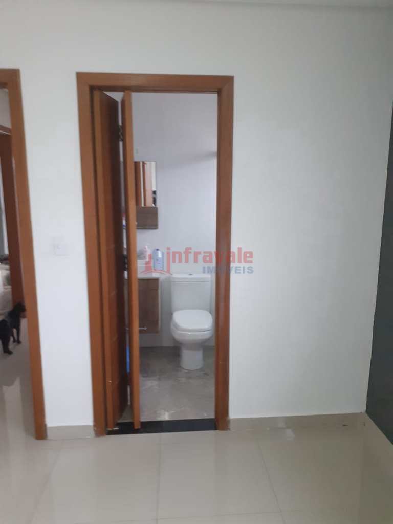 Sobrado de Condomínio em Jacareí, no bairro Jardim Jacinto