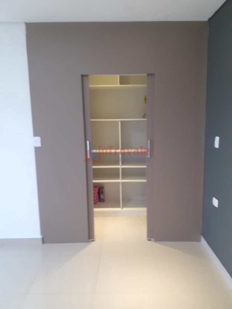 Sobrado de Condomínio em Jacareí, no bairro Jardim Jacinto